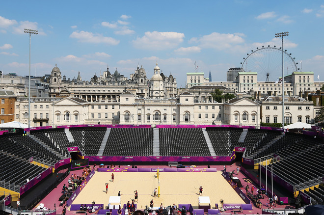 Плажен волейбол насред Лондон