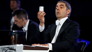 Мистър Бийн пише SMS