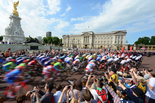 Лондон 2012: Колоездачи край двореца