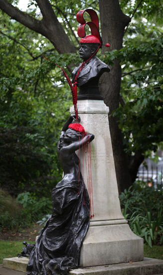 Лондонските паметници с шапки: сър Артър Съливан