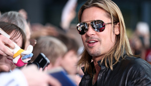 Брад Пит с огледални очила