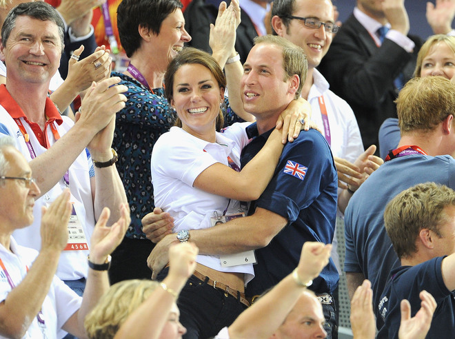 Лондон 2012: Уилям и Кейт в прегръдка