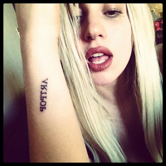 Гага с нова татуировка