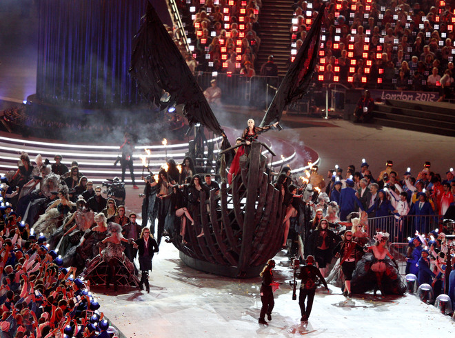 Ани Ленъкс на прощалния купон за Лондон 2012