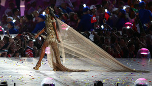 Наоми Кембъл в Alexander McQueen