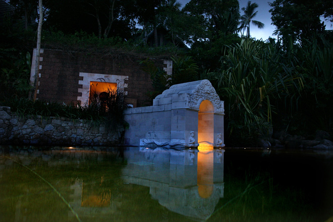 Тайланд: Басейн по залез слънце