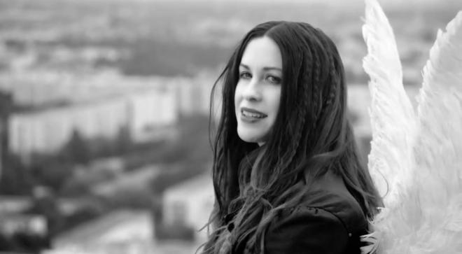 Аланис Морисет в клипа на Guardian