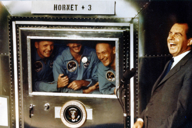 Аполо 11 - до Луната и обратно