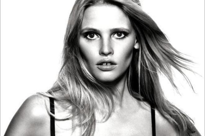 Lara stoun za sutienite na calvin klein