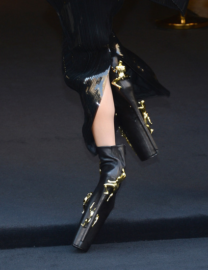 Лейди Гага с нестабилни обувки