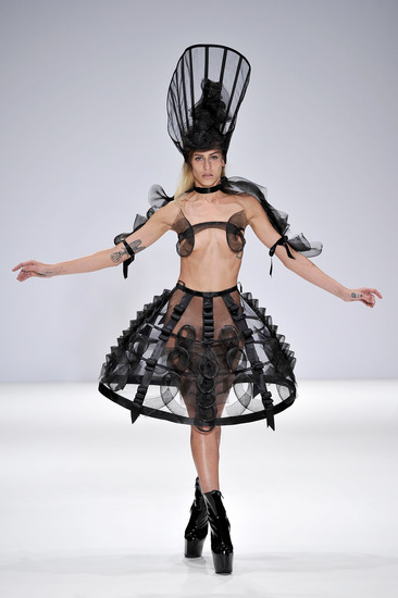 Ревюто на Pam Hogg в Лондон, пролет-лято 2013