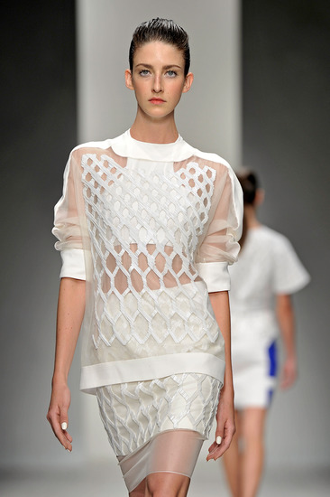 Още красоти от модния подиум в Лондон: David Koma