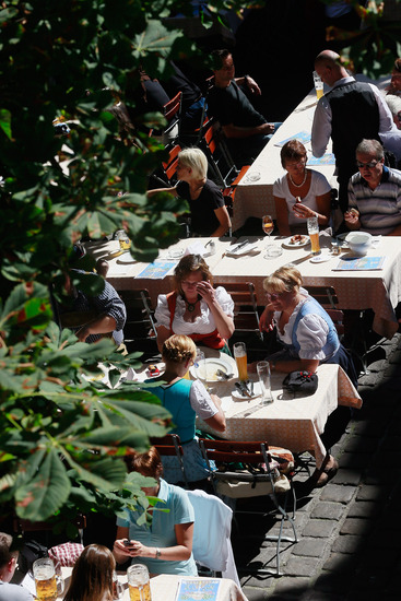 На бира под кестените