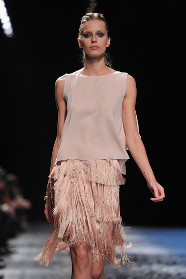 Ревюто на "Нина Ричи" в Париж за пролет-лято 2013