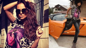 Николета и Мария с еднакви блузи