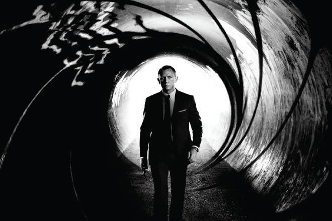 Edin ot plakatite za 007 koordinati skayfol