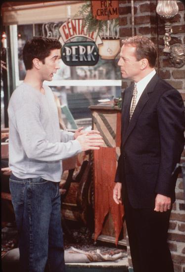 Брус Уилис гостува в "Приятели" (2000)