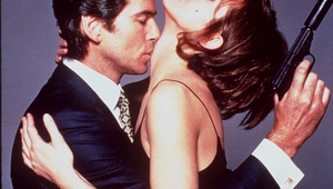 Пиърс Броснан и Изабела Скорупко в "Златното око"