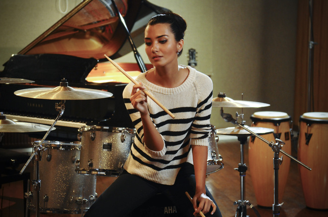 Гордата Аси като певица в "Огнено сърце" (1)