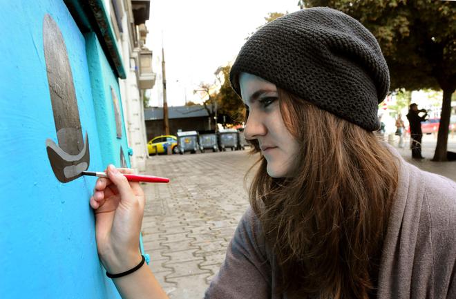 Сестрата на Графа рисува по "Графа"