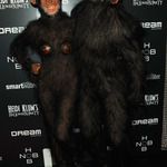 Хайди Клум и Сийл като маймуни, 2011 г.