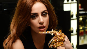 Лейди Гага представя аромата си в Harrods