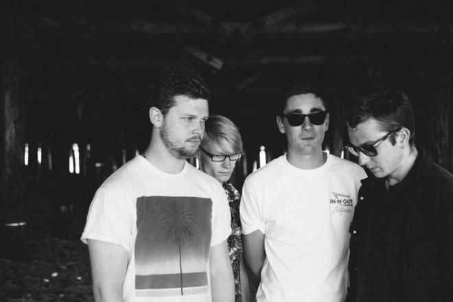 Alt j
