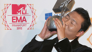 Сай с приза на MTV за видеоклип на годината