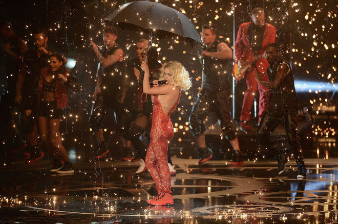 Рита Ора на сцената на MTV