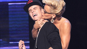 Джени Макарти награби Джъстин Бийбър