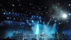 Лили на сцената в "Арена Армеец"