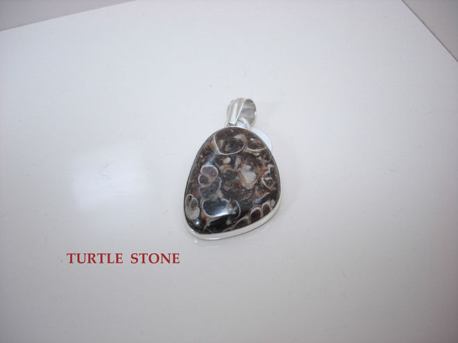 Медальон с "Turtle Stone"