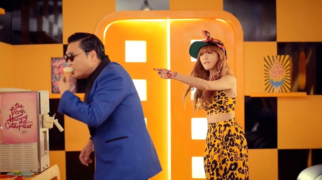 Сай и Хюн-А в клипа й Ice Cream