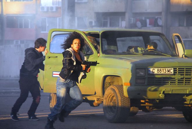 Американци борят зомбита в България