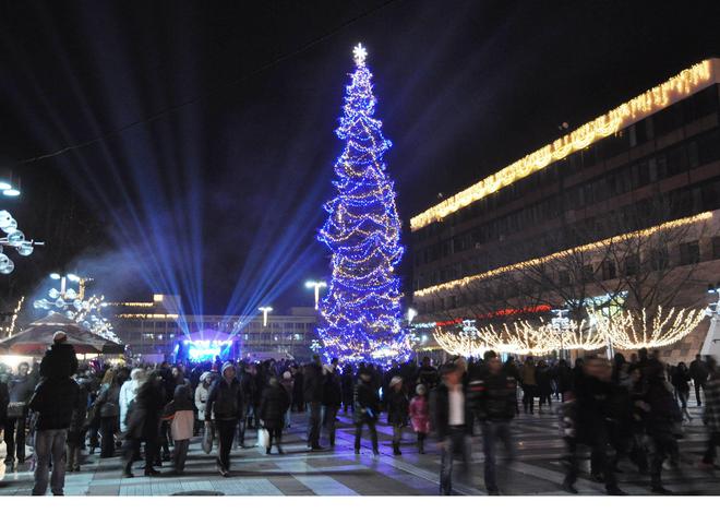 Коледната елха в Благоевград, 2012