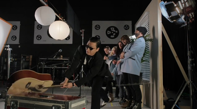 Сай в клип на YouTube с най-доброто от 2012 г.