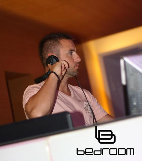 DJ Mascota в Bedroom