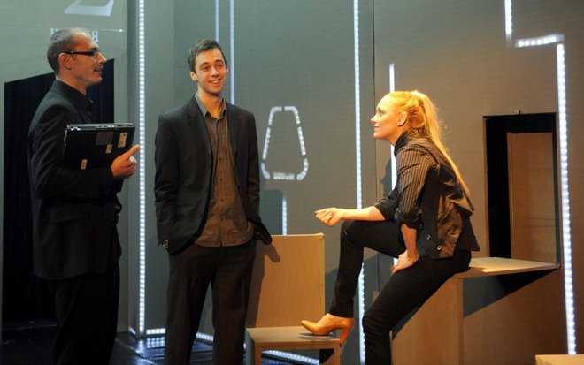 Спектакълът "Любов и пари"