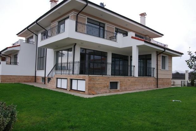 Къща в Сарафово (Бургас)