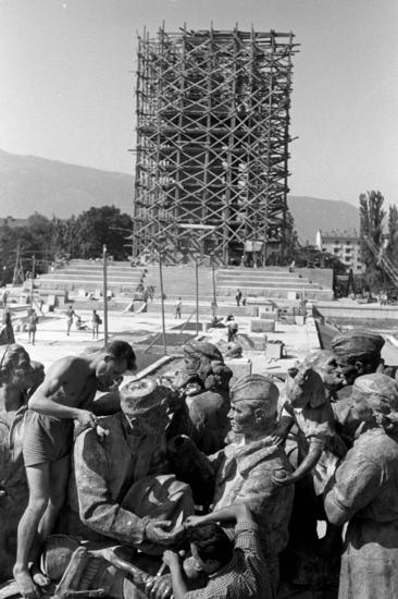 Кадър от изложбата за "Монументите и хората"