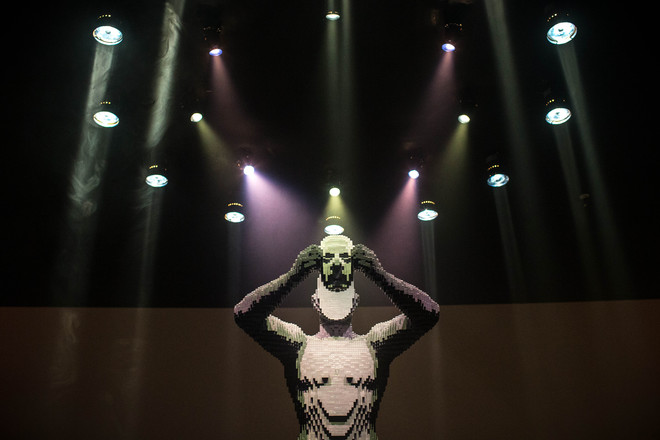 Изкуство от "Лего": Маска