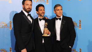 Бен Афлек с продуцентите си Грант Хеслов и Джордж Клуни