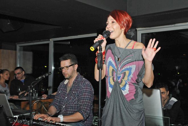 Тони представя нова песен