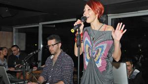 Тони представя нова песен