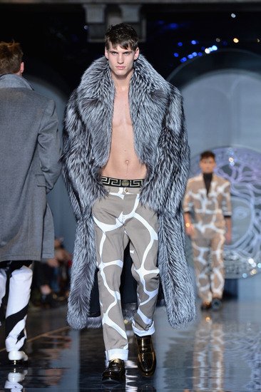 Мъжът другата зима според "Версаче"