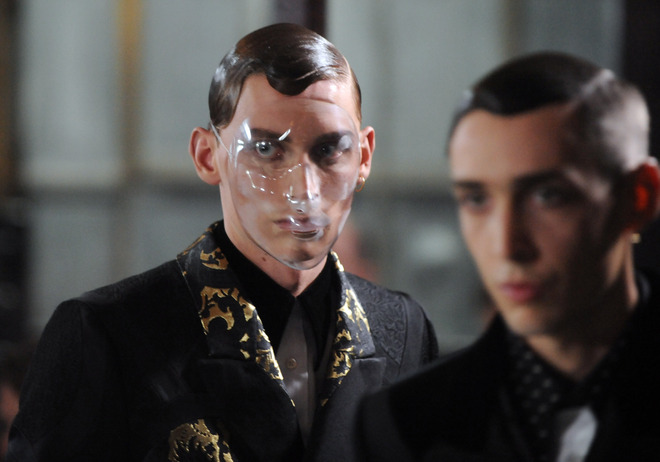 Мъжка мода от Лондон: "Александър Маккуин"