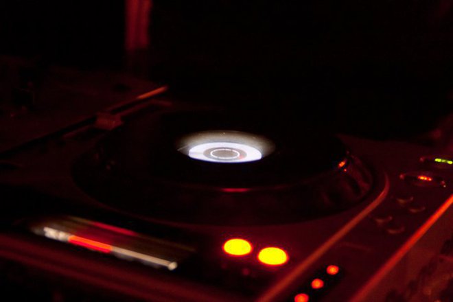 DJ Диан Соло зад пулта