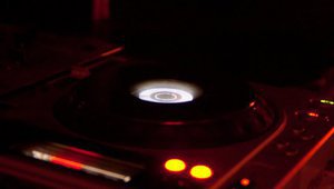 DJ Диан Соло зад пулта