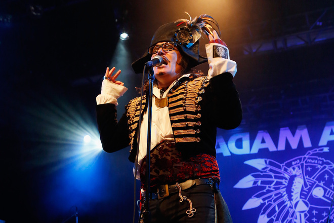 Adam ant na stsenata