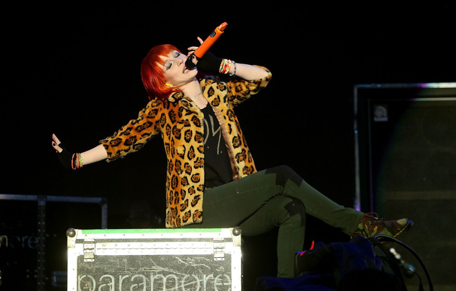 Paramore на сцената в Рединг, 2010 г.